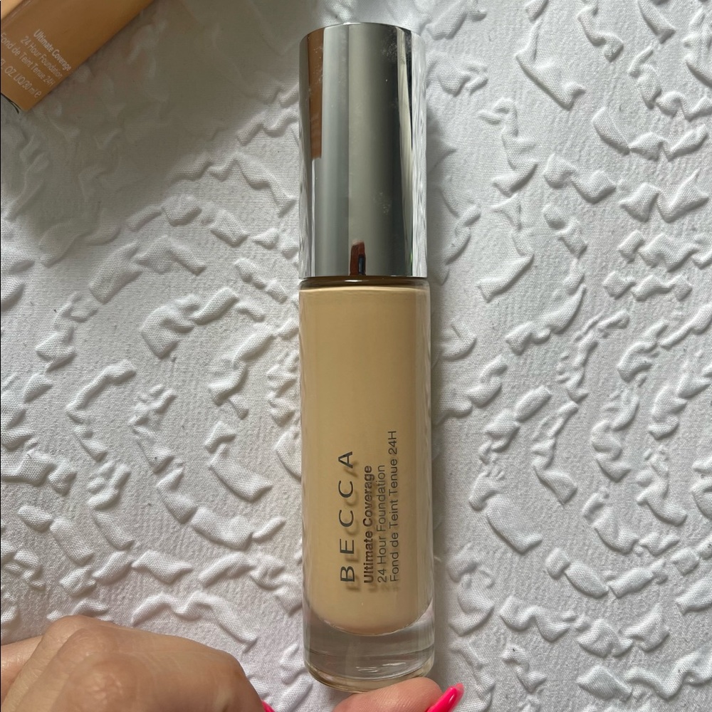 BECCA Ultimate Coverage 24 Hour Foundation - Picture 4 of 6